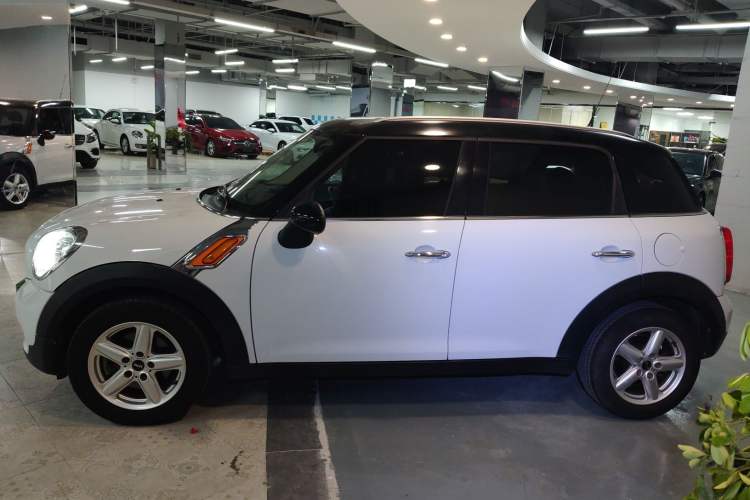 Used  Countryman 2011 1.6L ONE
