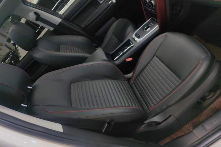 Used Land Rover Discovery Sport 2019 240 PS SE Dynamic Version China V Standard
