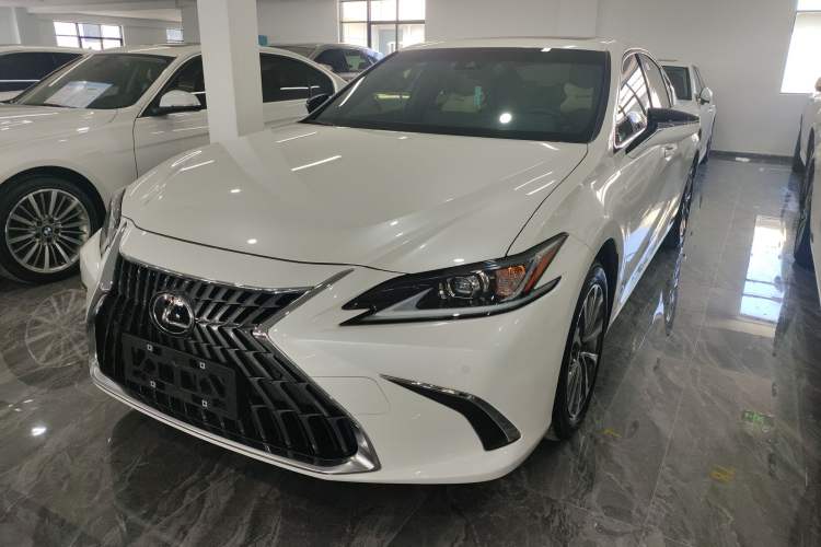 Used Lexus ES 2023 200 Excellence Edition
