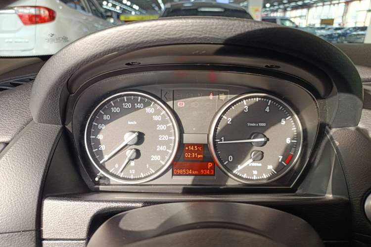 Used BMW X1 2015 sDrive18i Leading Edition
