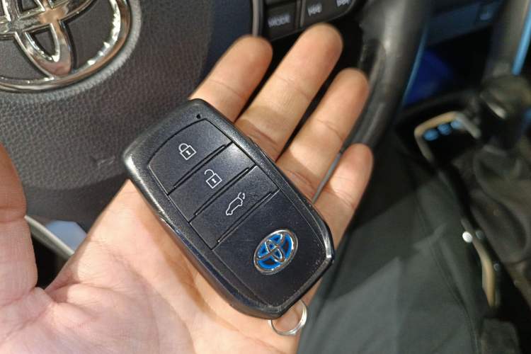 Used Toyota FRONTLANDER 2023 2.0L Smart Electric Hybrid Dual-Engine Deluxe Version
