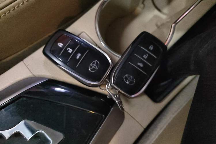 Used Toyota Corolla 2014 1.6L CVT GLX-i