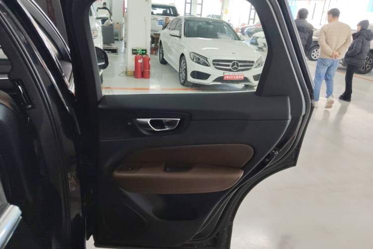 Used Volvo XC60 2019 T5 4x4 Smart Edition China V Standard