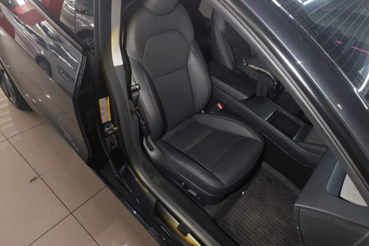 Used Tesla Model 3 2023 Rear-Wheel-Drive Version
