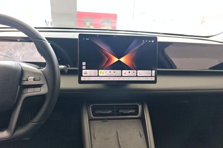 Used BYD Qin L 2025 DM-i Smart Drive 120KM Superior Model
