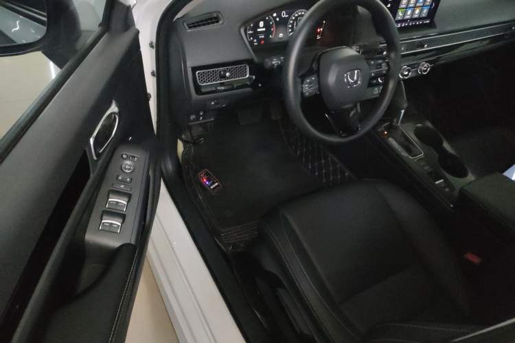 Used Honda Civic 2023 240TURBO CVT Dynamic · Center Stage Special Edition
