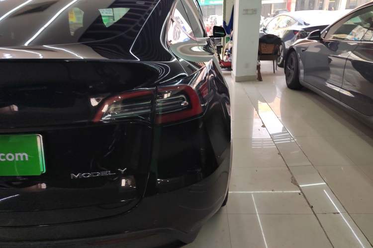 Used Tesla Model Y 2022 Long-Range All-Wheel-Drive Version
