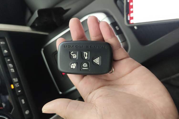 Used Land Rover Discovery Sport 2019 240 PS SE Version China VI Standard
