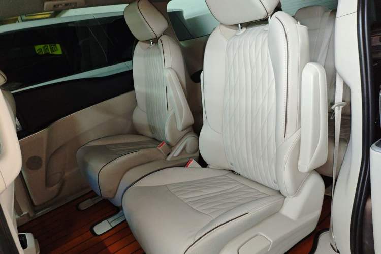 Used Buick GL8 2023 Land Executive Class 652T Luxury Model
