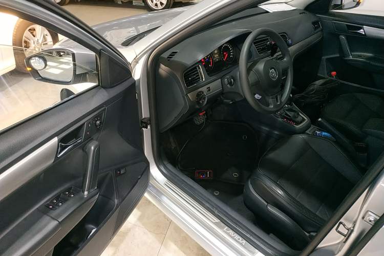 Used Volkswagen Lavida 2013 Restyled Classic 1.6L Automatic Comfort Edition
