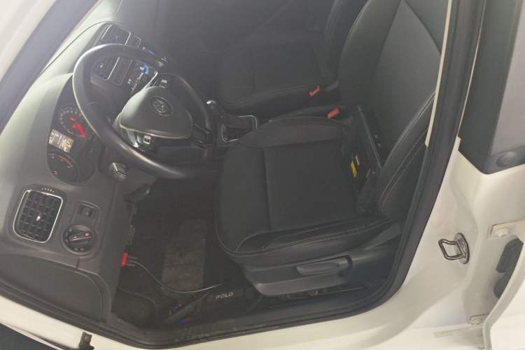 Used Volkswagen Polo 2016 1.6L Automatic Comfort Model
