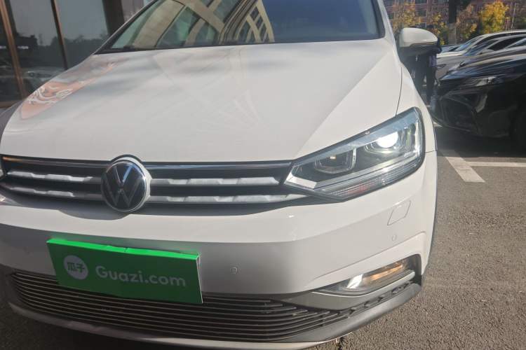 Used Volkswagen Touran 2018 Volkswagen Touran L 280TSI DSG Boundary Edition 7 Seats China VI Standard
