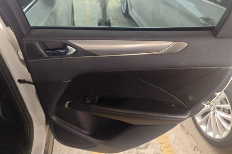 Used Lincoln MKC 2017 2.0T Two-Wheel Drive Deluxe Edition
