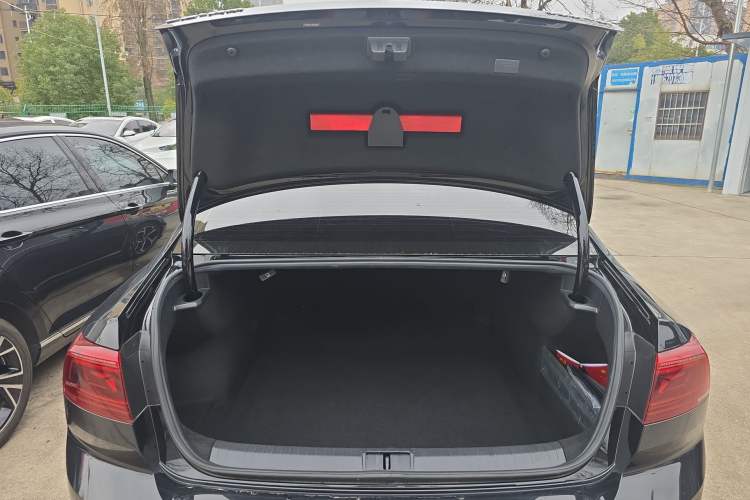 Used Volkswagen Magotan 2023 2 Million Units Commemorative Edition 330TSI DSG Luxury Version
