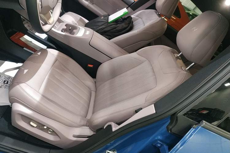 Used ONVO L60 2024 60 kWh All-Wheel Drive