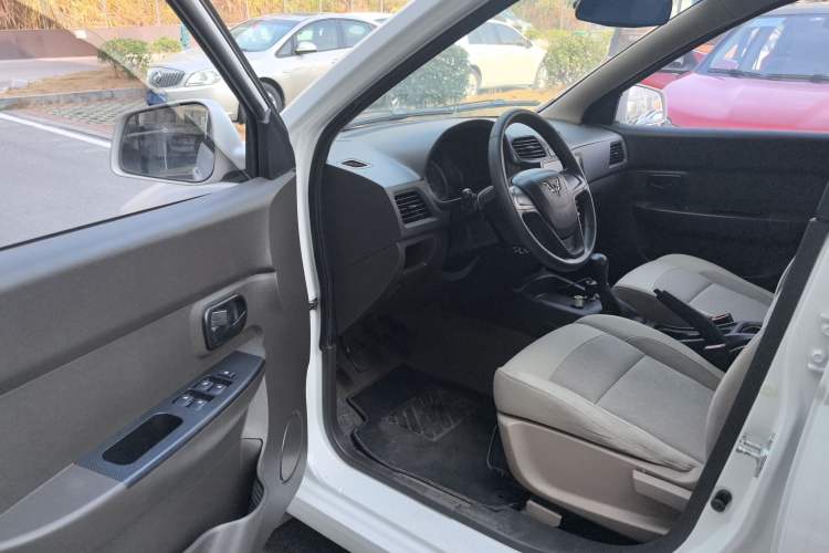 Used Wuling Hongguang 2015 1.5L S Basic Version China V Standard
