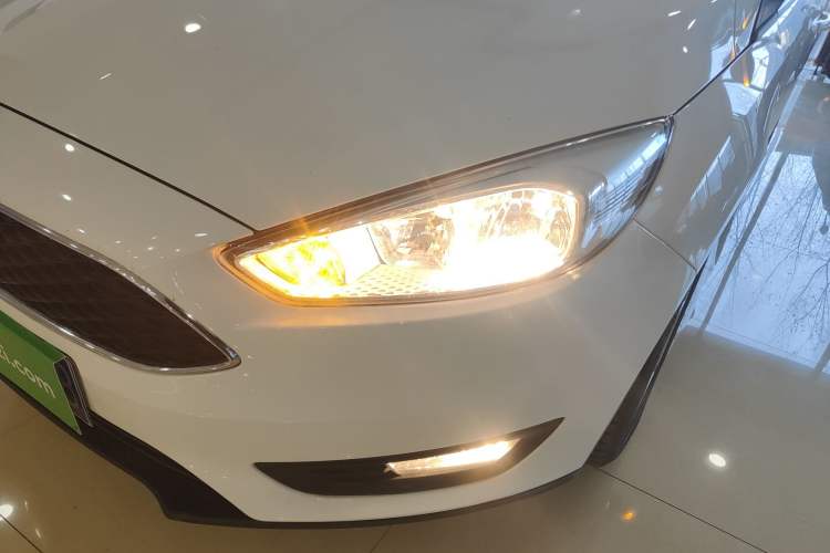 Used Ford Focus 2018 Hatchback Classic 1.6L Automatic Trendy SmartDrive Edition