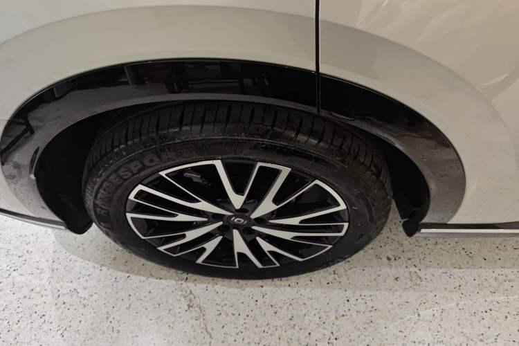 Used  Q07 2025 215 Flagship Edition
