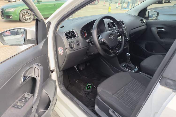 Used Volkswagen Polo 2016 1.6L Automatic Comfort Model
