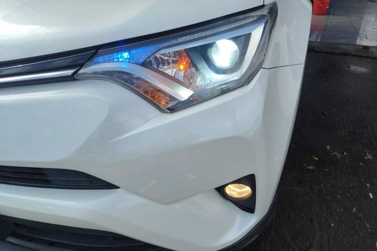 Used Toyota RAV4 2019 2.0L CVT Two-Wheel Drive Urban Edition China VI Standard