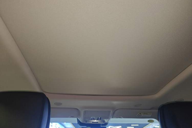 Used Land Rover Range Rover Evoque 2024 Aurora L 249 PS Prestige Light-Chasing Edition
