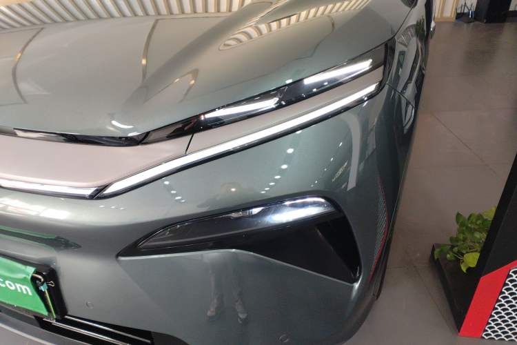 Used BYD Tang L 2025 EV with 670 km Range LiDAR and Premium Features