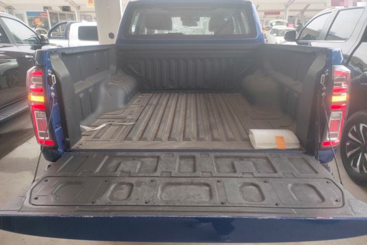 Used Great Wall Poer 2024 2.4T Passenger Version Automatic Diesel 4x4 Comfort Trim
