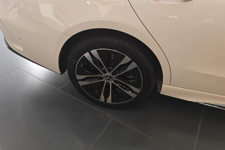 Used Mercedes-Benz C-Class New Energy 2023 Second Facelift C 350 eL
