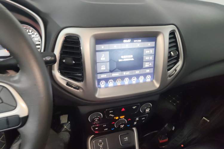 Used  Compass 2017 200T Automatic Family Edition