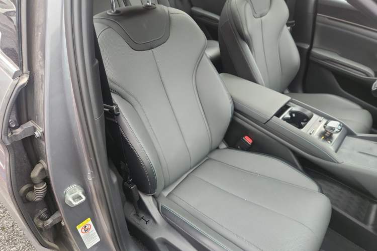 Used BYD Qin L 2025 DM-i Smart Drive 120KM Leading Model
