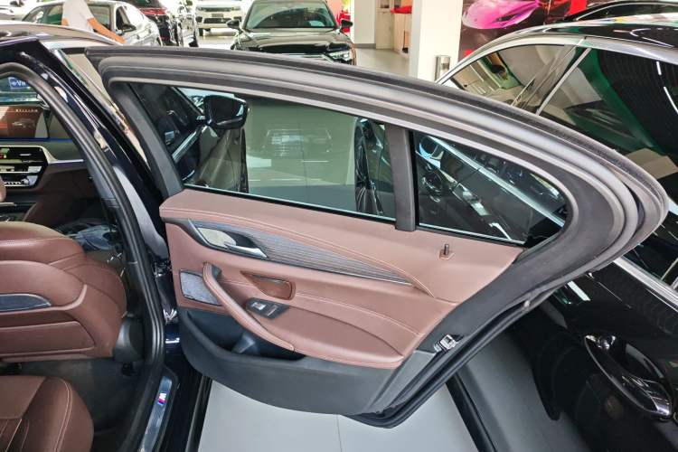 Used BMW 5 Series 2021 530Li Luxury Edition M Sport Package
