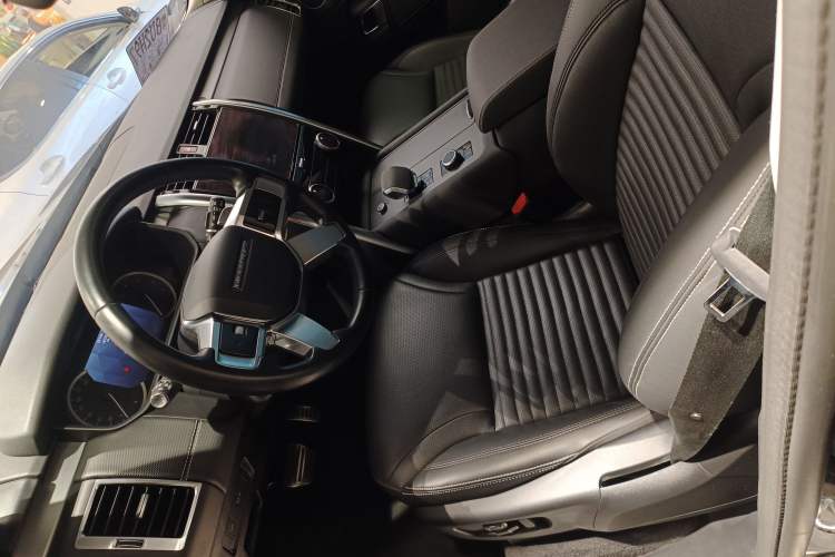 Used Land Rover Discovery 2023 360 PS R-Dynamic S
