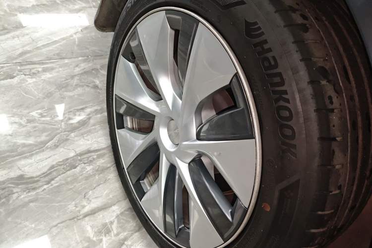 Used Tesla Model Y 2022 Long-Range All-Wheel-Drive Version
