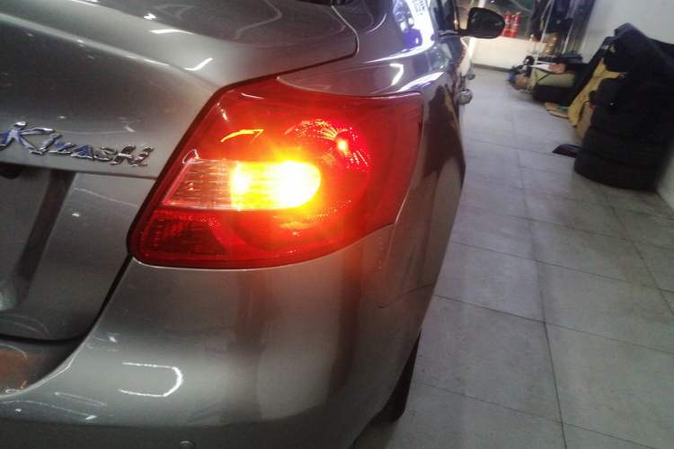 Used Suzuki Kizashi 2011 2.4L Two-Wheel Drive CVT Standard Edition
