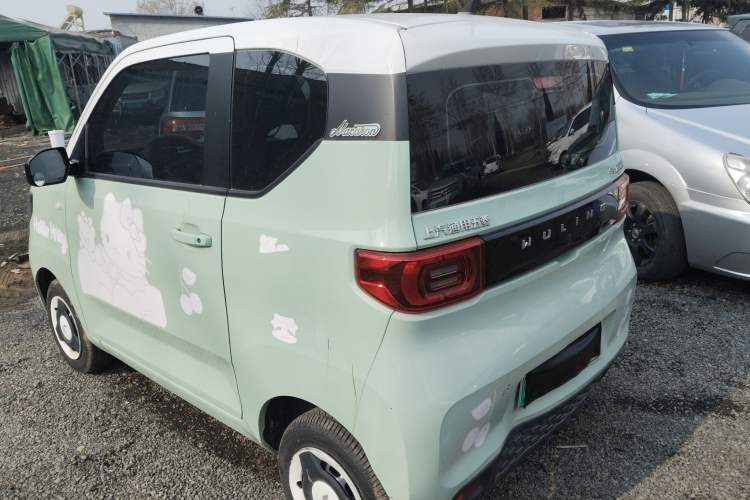 Used Wuling Hongguang MINIEV 2021 Macaron Sandwich Model 120 km Lithium Iron Phosphate