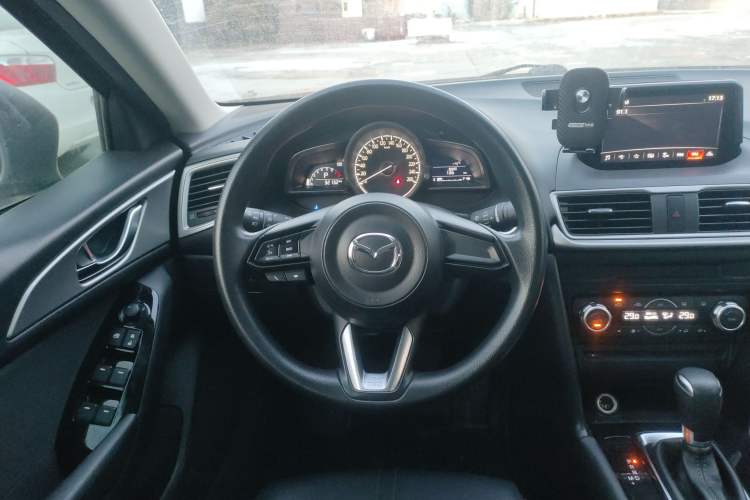 Used Mazda Mazda 3 Axela 2017 Sedan 1.5L Automatic Luxury Model Emission Standard China V
