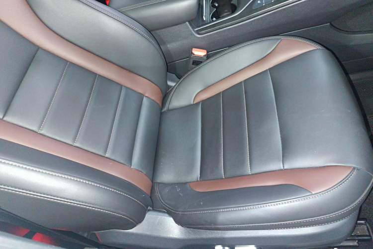 Used Wey VV5 2021 1.5T Two-Wheel Drive Smart Pioneer
