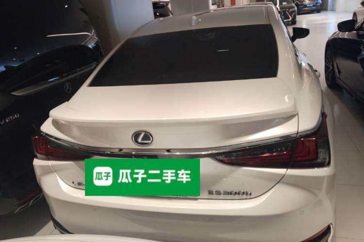 Used Lexus ES 2018 300h Premier Edition China VI Standard