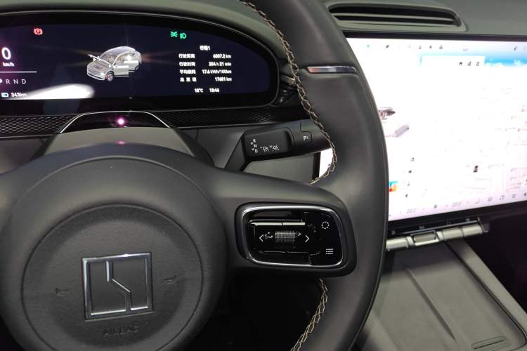 Used Zeekr 7X 2025 100 kWh Long-Range Rear-Wheel Drive with Intelligent Driving Features