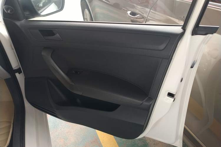 Used Skoda Rapid 2016 1.6L Automatic Front-Wheel Drive Model
