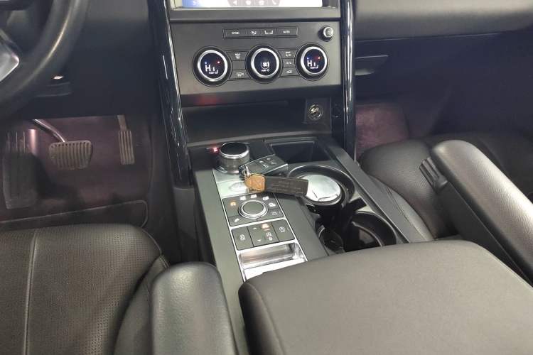 Used Land Rover Discovery 2019 3.0 SC V6 SE