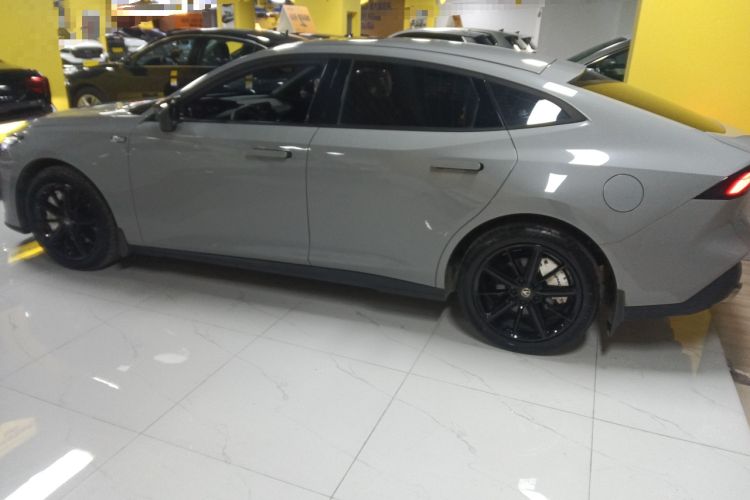 Used Changan UNI-V iDD 2023 ZhiDian iDD 1.5T 113km Smart & Fun Version
