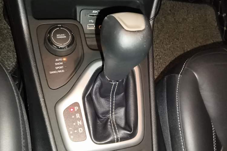 Used  Cherokee 2016 2.4L Professional Edition