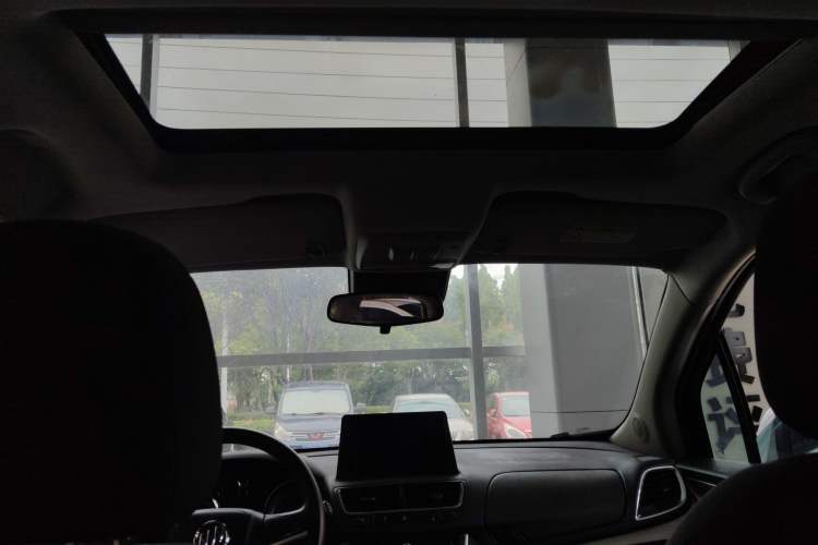 Used Buick Encore 2015 1.4T Automatic Two-Wheel Drive Urban Elite Version
