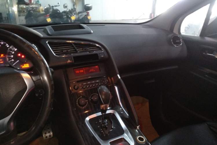 Used Peugeot 3008 2015 2.0L Automatic Classic Edition
