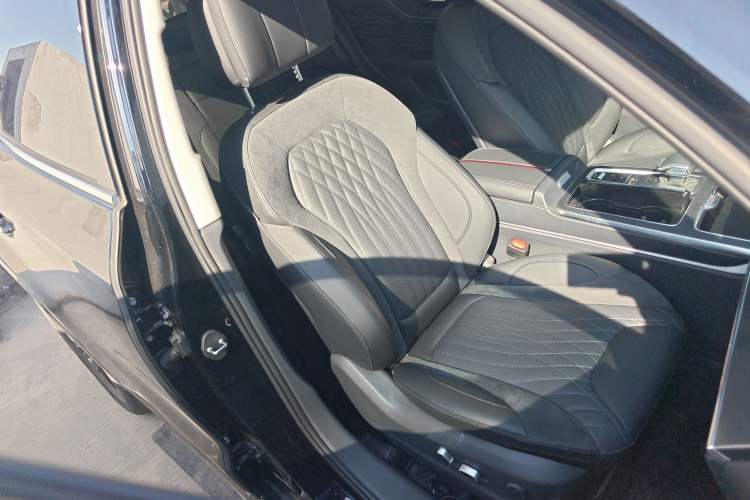 Used Hongqi HS5 2023 2.0T Qixiang Pro Edition
