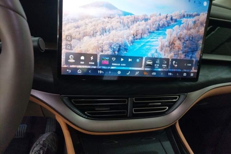 Used Denza D9 2022 DM-i 1040 Prestige Model