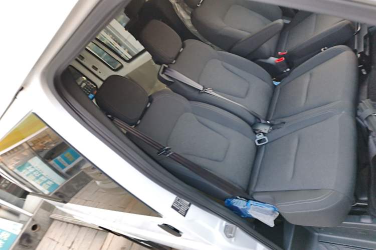 Used JMC Fushun 2025 2.0T 8AT Diesel Short-Wheelbase Mid-Top Commercial Multi-Purpose Passenger Vehicle with 5/6 Seats
