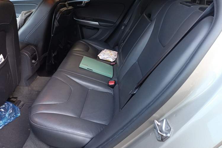 Used Volvo V60 2015 T5 Zhiyi Edition
