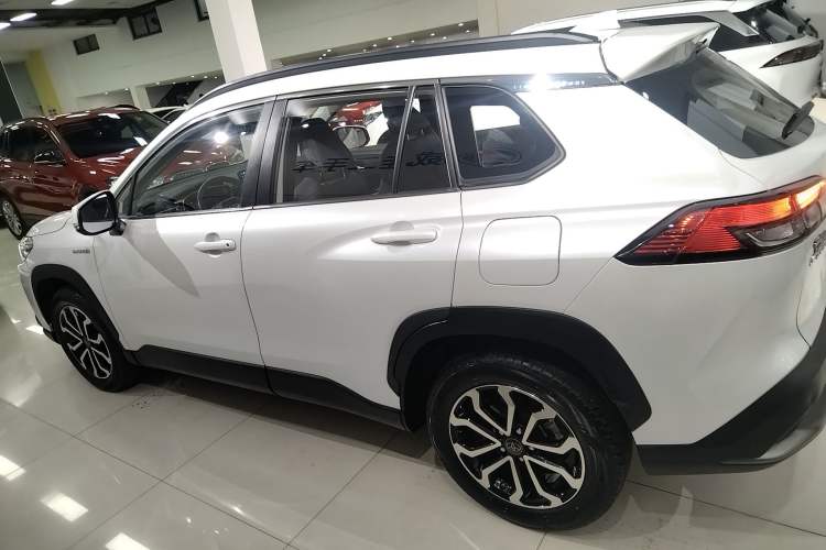 Used Toyota FRONTLANDER 2023 2.0L Smart Electric Hybrid Dual-Engine Deluxe Version
